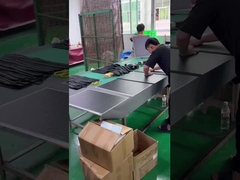 Pengisi daya surya lipat ganda dengan permukaan ETFE tahan air dan efisiensi panel surya hingga 23,5%